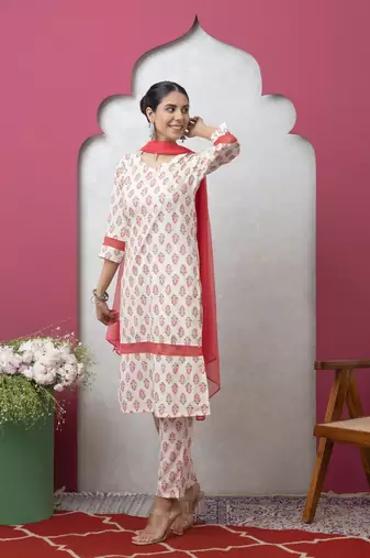 Smer women's cream & pink cotton printed v-neck 3/4th sleeves straight kurta & trouser with dupatta set