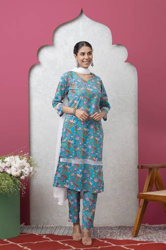 Smer women's turquoise blue cotton printed v-neck 3/4th sleeves kurta with trouser set