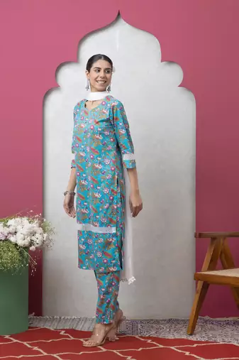 Smer women's turquoise blue cotton printed v-neck 3/4th sleeves kurta with trouser set