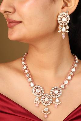 Un-cut kundan necklace with pink pearls 1