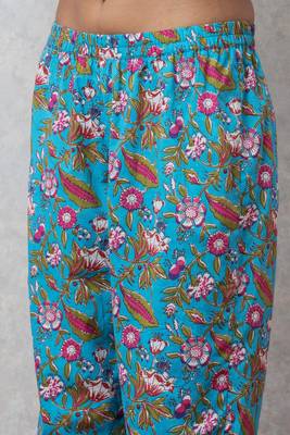 Smer women's turquoise blue cotton printed v-neck 3/4th sleeves kurta with trouser set 4