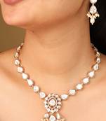 Simple necklace set with kundan stones