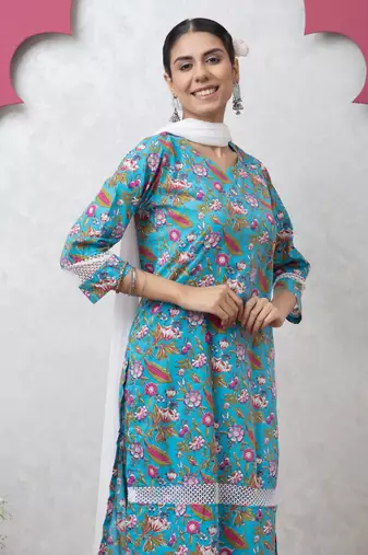 Smer women's turquoise blue cotton printed v-neck 3/4th sleeves kurta with trouser set