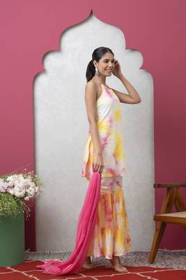 Smer women's pink & yellow tie dye strap shoulder sleeveless straight kurta & sharara with dupatta set 2