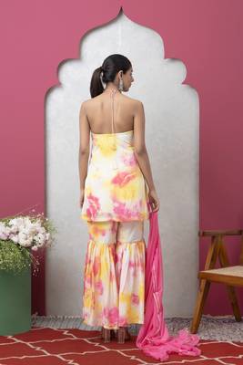 Smer women's pink & yellow tie dye strap shoulder sleeveless straight kurta & sharara with dupatta set 4
