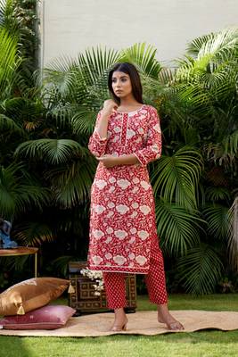 Red floral kurta pant set (set of 2) 2