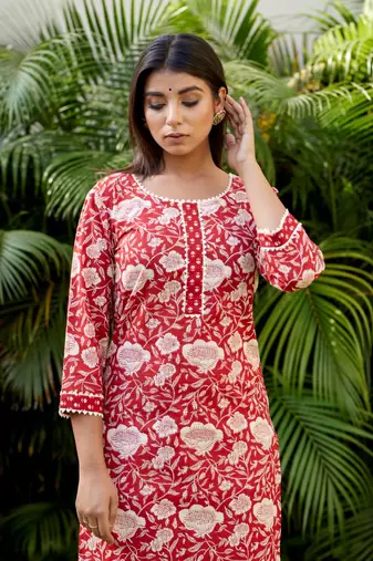 Red floral kurta pant set (set of 2)
