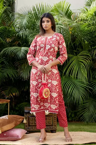 Red floral kurta pant set (set of 2)