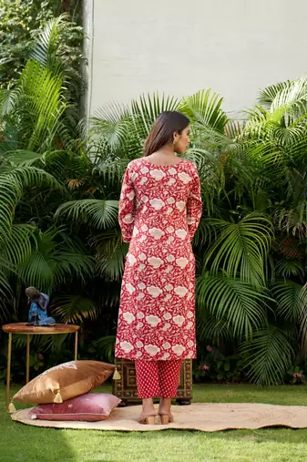 Red floral kurta pant set (set of 2)