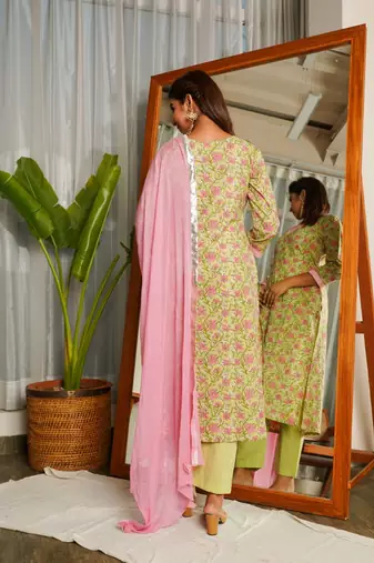 Pear green v-neck cotton printed suit set (set of 3)