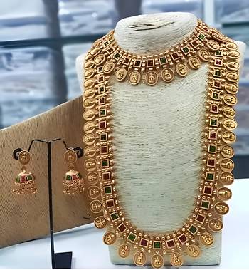 Exquisite gold-plated temple jewelry set with ruby and emerald accents 1