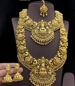 elegant south indian bridal jewelry set with layered necklace and traditional accessories