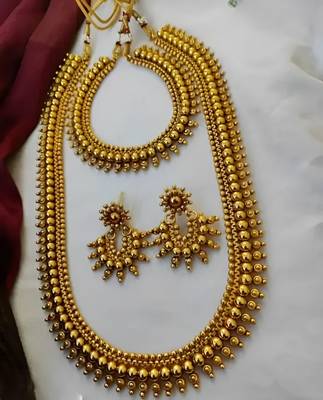 Traditional gold-plated kolhapuri saaj necklace set with matching earrings 1