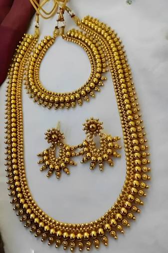 Traditional gold-plated kolhapuri saaj necklace set with matching earrings