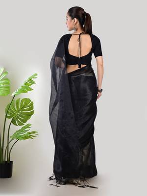 Aakar black handloom tissue saree with unstitched blouse piece 4