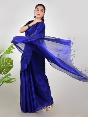 Aakar ink blue handloom tissue saree with unstitched blouse piece 2