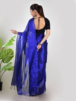 Aakar ink blue handloom tissue saree with unstitched blouse piece 3