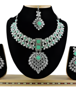 Exquisite crystal flower necklace set