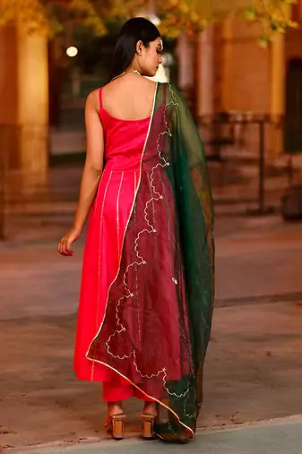 Harshini magenta suit set