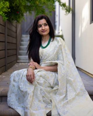 Off-White Banarasi Silk Woven Traditional Saree 1