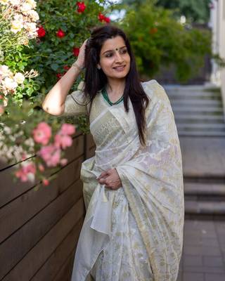Off-White Banarasi Silk Woven Traditional Saree 3