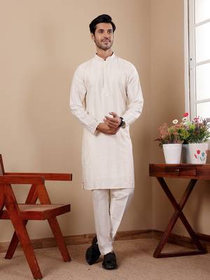 Off white silk embroidered kurta set 1