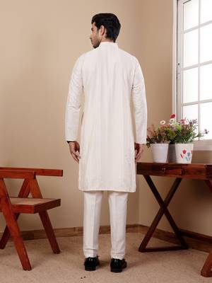 Off white silk embroidered kurta set 2