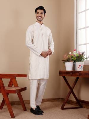 Off white silk embroidered kurta set 4