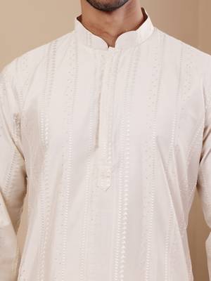 Off white silk embroidered kurta set 5