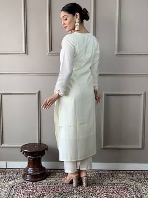 Floral Chanderi Silk Fabric Straight Kurta, Pant and Dupatta Set 2
