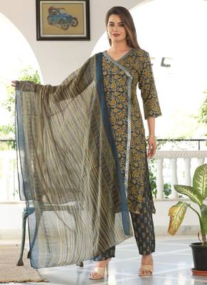 Multi color rayon  embriodery mirror work  straight  kurti pant dupatta  set 3