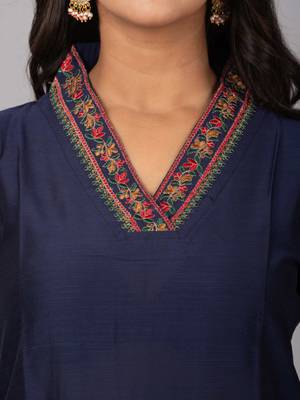  stand coller kurta with embroidery work 4