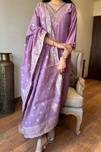 Onion viscose chanderi heavy thread embroidery work with jacquard woven dupatta kurta pant set