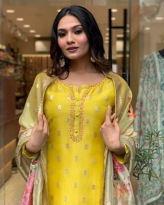 Mustard viscose woven thread embroidery Kurta Pant With Dupatta 4