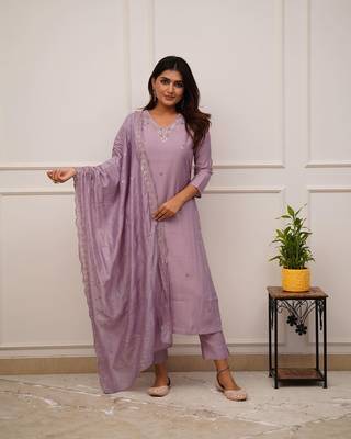 Onion pink viscose chanderi heavy thread embroidery work with sequins work kurta pant set 1