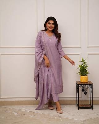 Onion pink viscose chanderi heavy thread embroidery work with sequins work kurta pant set 2