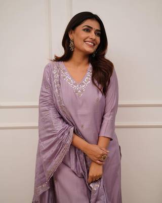 Onion pink viscose chanderi heavy thread embroidery work with sequins work kurta pant set 3