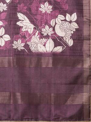 Embroidered a line silk blend kurta paired with printed dupatta and lined pants. 4