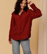 Urban sundari classic fit long-sleeve cotton shimmer shirt with spread collar     solid curved hem