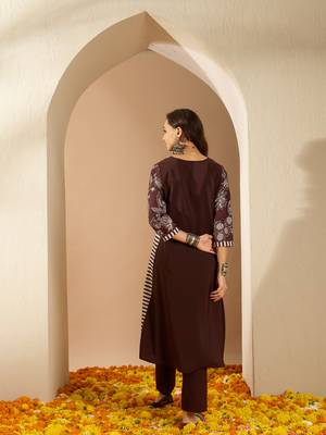 Ziyaa women's brown color crepe fabric a-line kurta and pant set 3