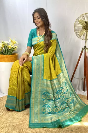 Pista Green Kanchipuram Style Paithani Silk bland contrust border Saree With Blouse