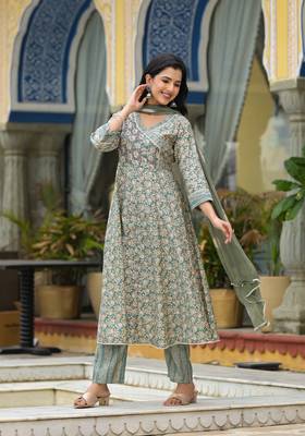 Floral printed pure muslin anarkali kurta with pyjamas & dupatta 1