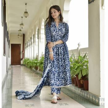 Floral printed regular pure cotton anarkali kurta with pyjamas & dupatta 2