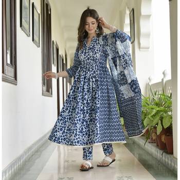 Floral printed regular pure cotton anarkali kurta with pyjamas & dupatta 4