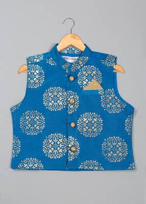 Saka designs boys' beige kurta pajama with blue printed jacket ensemble 3