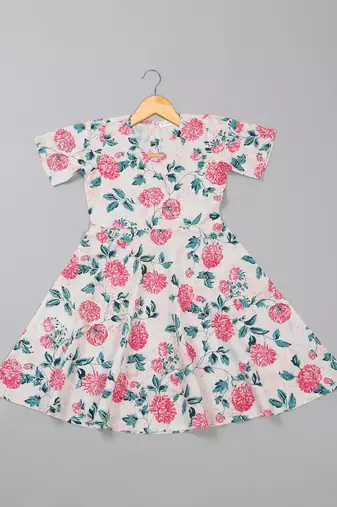 Saka designs girls' knee-length flower printed rayon kurta
