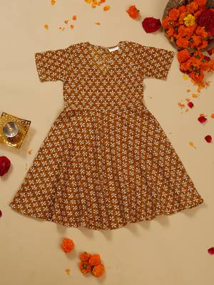 Saka designs girls' knee-length floral printed rayon kurta 1