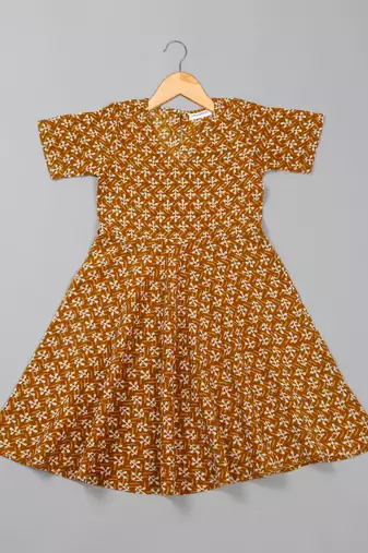 Saka designs girls' knee-length floral printed rayon kurta