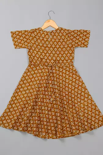 Saka designs girls' knee-length floral printed rayon kurta