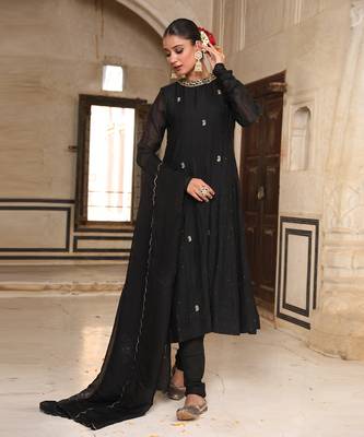 Siyaah Kali Suit Set in Black with Mukaish Zardosi Handwork 4